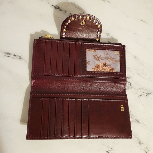NWT HOBO Shiny Deep Plum & Metal Accts Bi-fold Leather Wallet w/Zipper Pouch - Picture 3 of 8